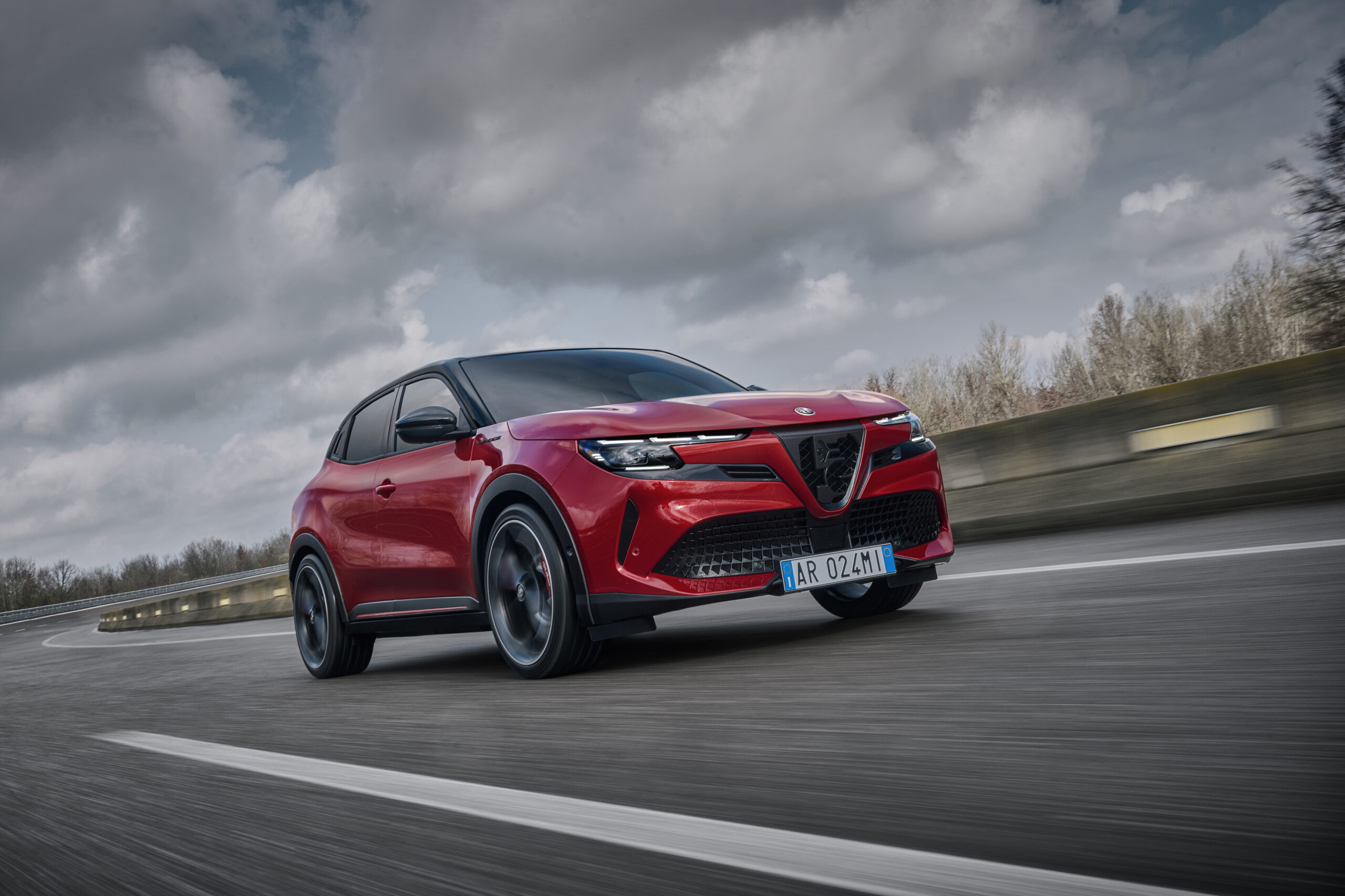 Alfa Romeo Junior VELOCE debutta con il nuovo motore 100% elettrico che eroga 280CV di potenza