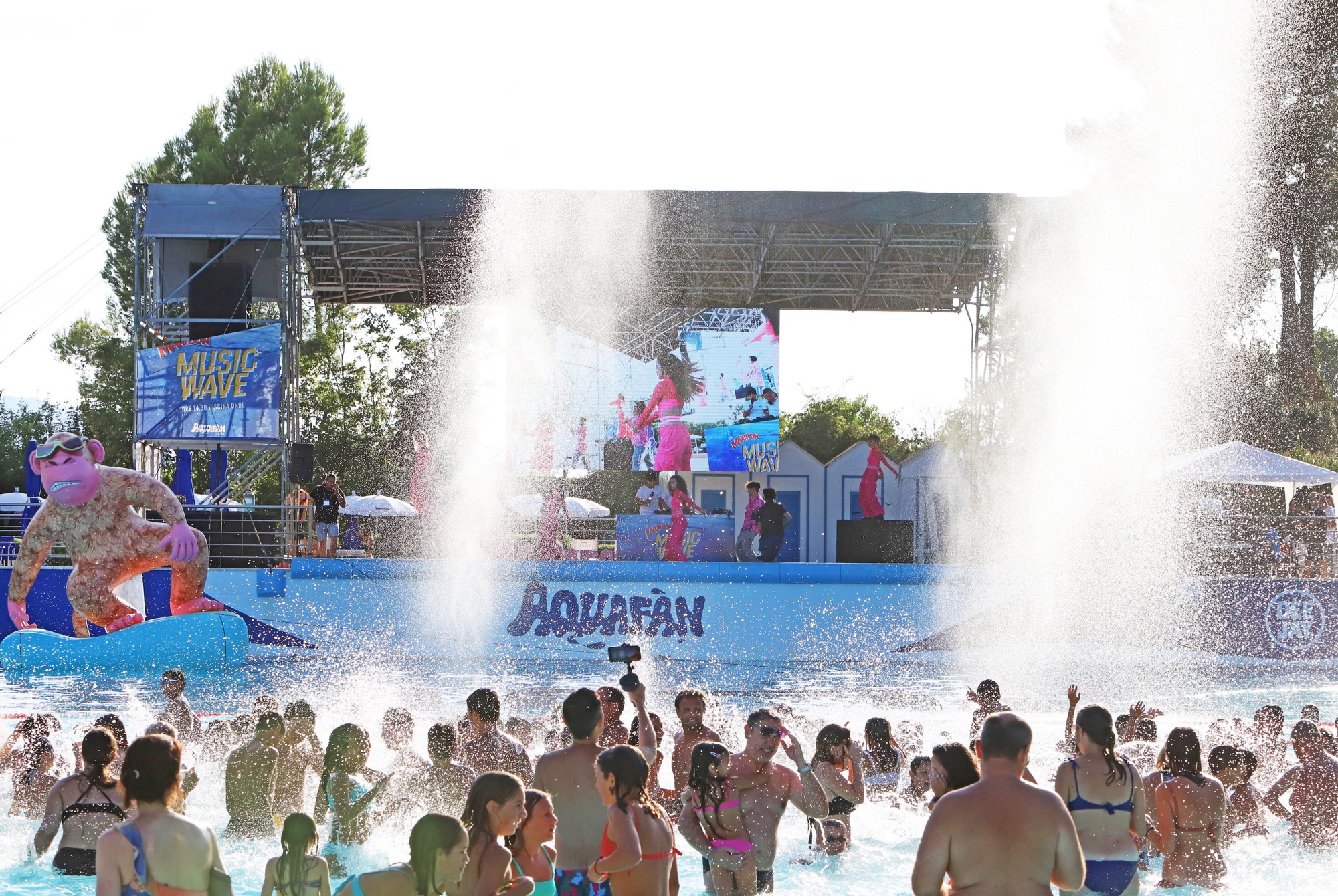 FESTA DI FINE SCUOLA ALL’AQUAFAN, WEBSTAR ALL’ACQUARIO DI CATTOLICA. AVVENTURE A OLTREMARE E VACANZE A KM ZERO A ITALIA IN MINIATURA