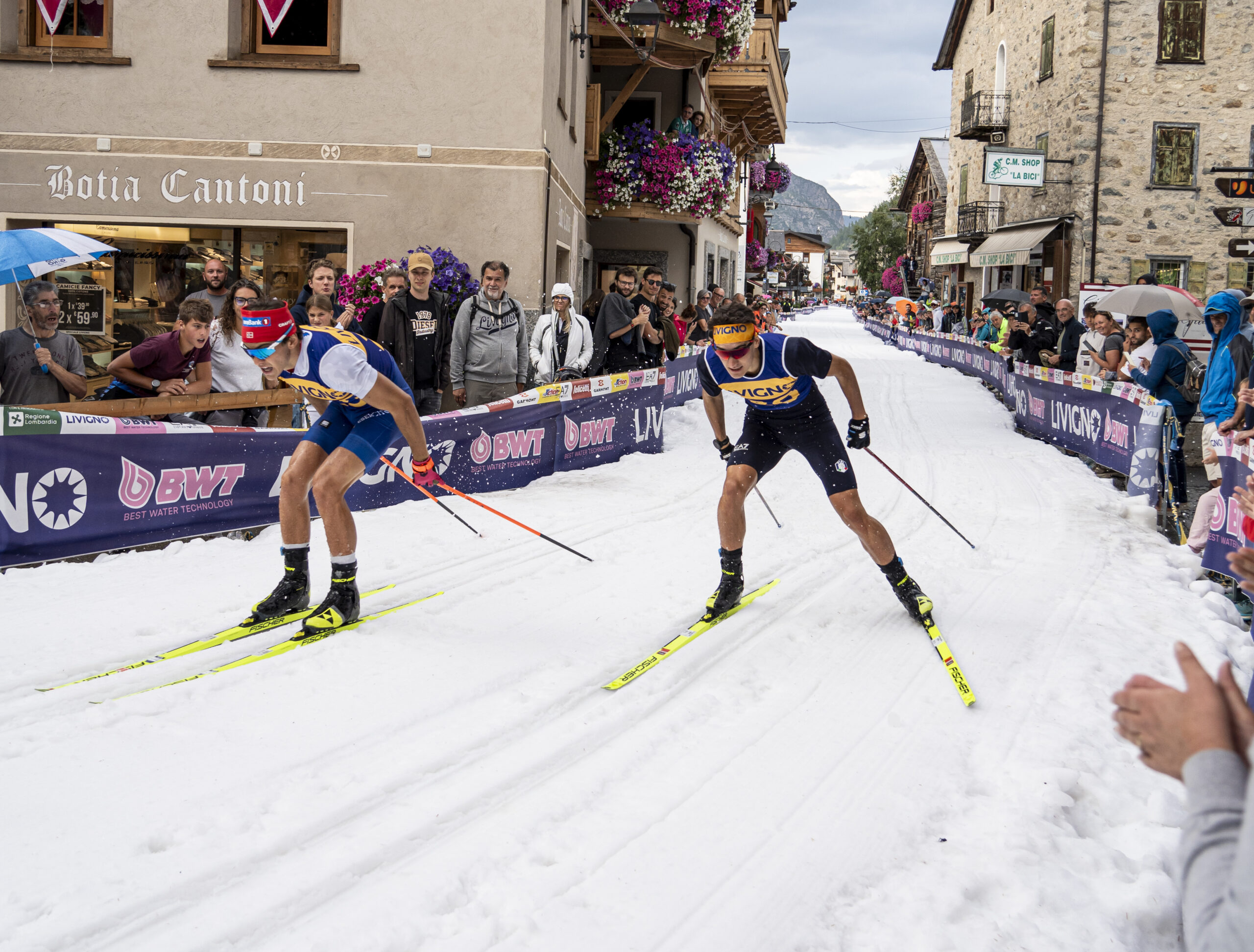 LIVIGNO: TRA DUE ALI DI FOLLA, ISONNI E PONTI VINCONO LA BWT 1K SHOT. Grande partecipazione per l’appuntamento con la neve d’agosto che ha offerto anche un alto contenuto tecnico. Pellegrino ispira i giovani con il suo “Cantiere di Stelle”