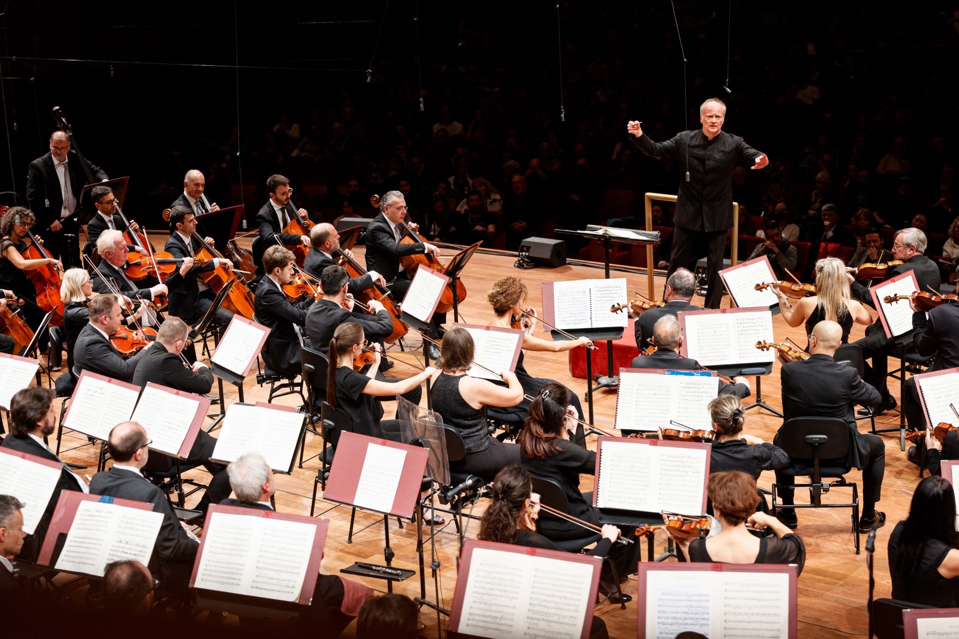 Alla Sagra Musicale Malatestiana torna l’Orchestra dell’Accademia nazionale di Santa Cecilia diretta da Gianadrea Noseda. Sul palco del Teatro Galli martedì 17 settembre (ore 21) i due pianisti Jan Lisiecki e Francesco Piemontesi