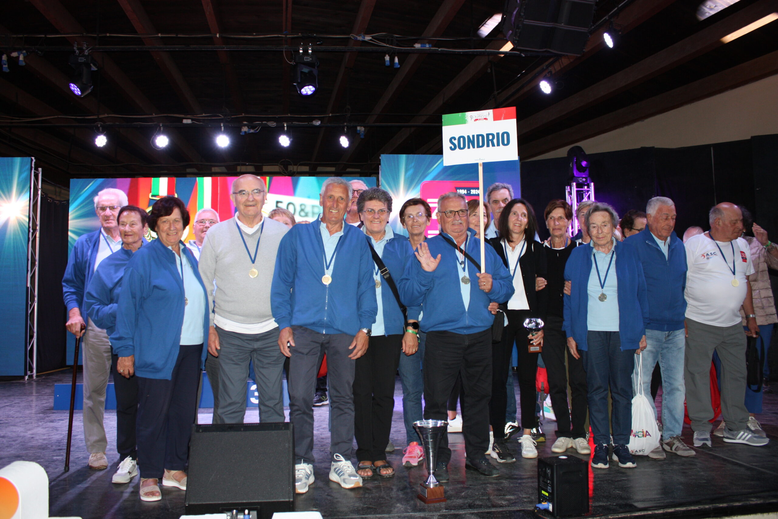 OLIMPIADI 50&PIÙ, VALTELLINA SUGLI SCUDI. Gli atleti della provincia di Sondrio hanno fatto incetta di medaglie nell’evento che coniuga sport e amicizia