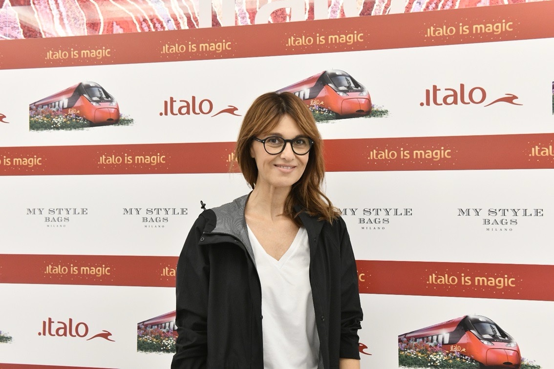 ITALO IS MAGIC. ARRIVI E PARTENZE NELLE LOUNGE ITALO CLUB DI ROMA TERMINI E MILANO CENTRALE. ITALO HA ACCOMPAGNATO IL FILM VINCITORE DEL LEONE D’ARGENTO VERMIGLIO E IL GRANDE CINEMA ITALIANO A VENEZIA. PARTNER DELL’EVENTO MY STYLE BAGS MILANO